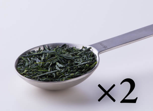 Silver tablespoon filled with dried rolled Ippodo premium Japanese green tea leaves with 